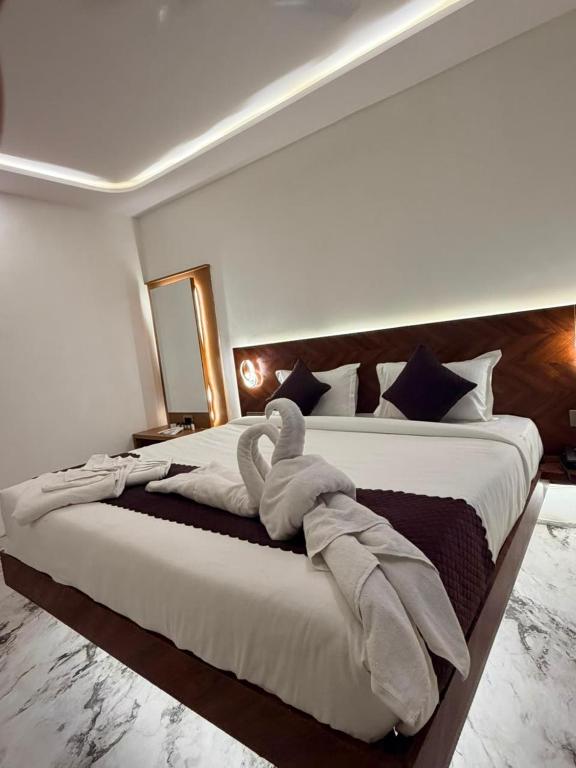 Honeymoon Suite